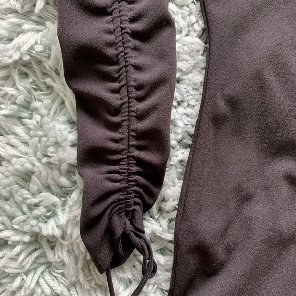 Guess bodycon black dress with cinched arms - Picture 3 of 6